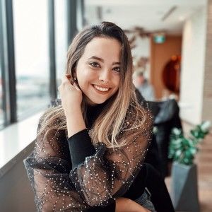 Meet your Posher, Marcela